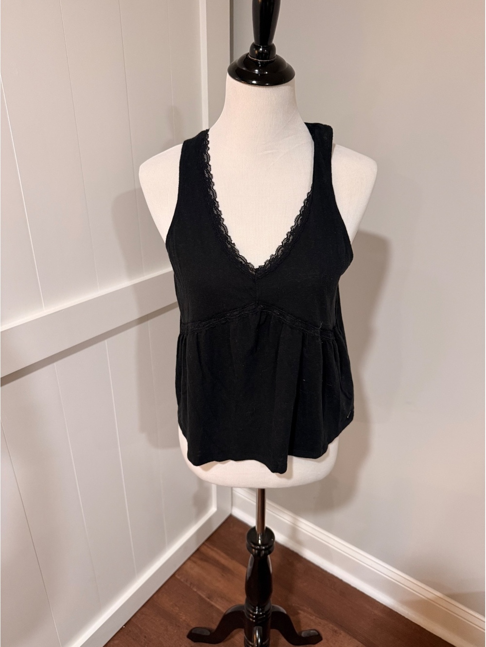 Hollister Black Lace Trim V-Neck Women's Tank Top Medium